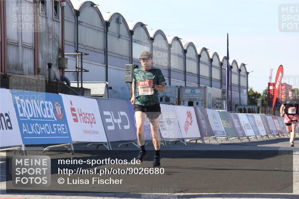 03.10.2025 - Köhlbrandbrückenlauf Luisa Fischer http://msf.ph/oto/9026680 03.10.2025 12:55:39 Ziel 4001, 4089, 4104, 4233, 4594, 6091, 6100, 6762 meine-sportfotos.de