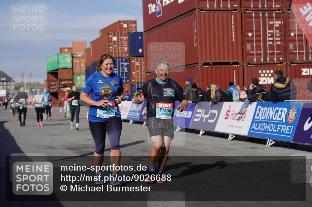 03.10.2025 - Köhlbrandbrückenlauf Michael Burmester http://msf.ph/oto/9026688 03.10.2025 10:30:20 Ziel 2267, 2342, 2343, 2386, 2497, 2498, 2726, 2727, 3657 meine-sportfotos.de