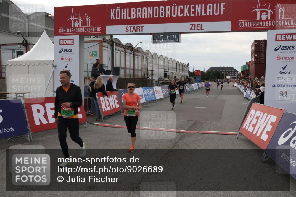 03.10.2025 - Köhlbrandbrückenlauf Julia Fischer http://msf.ph/oto/9026689 03.10.2025 16:01:34 Ziel 7144, 7266, 7320, 7342, 7364, 7372, 7965, 8800, 8807, 8990, 9129 meine-sportfotos.de