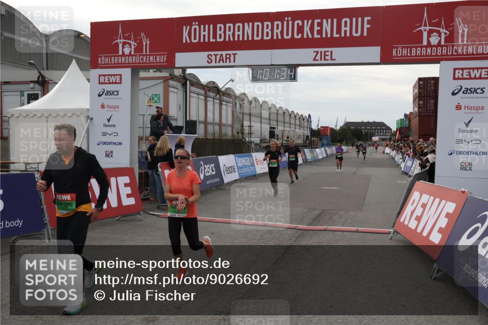 03.10.2025 - Köhlbrandbrückenlauf Julia Fischer http://msf.ph/oto/9026692 03.10.2025 16:01:34 Ziel 7144, 7266, 7320, 7342, 7364, 7372, 7965, 8800, 8807, 8990, 9129 meine-sportfotos.de