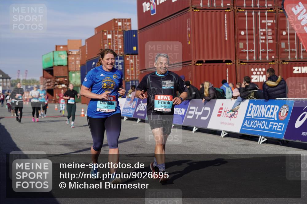 03.10.2025 - Köhlbrandbrückenlauf Michael Burmester http://msf.ph/oto/9026695 03.10.2025 10:30:20 Ziel 2267, 2342, 2343, 2386, 2497, 2498, 2726, 2727, 3657 meine-sportfotos.de