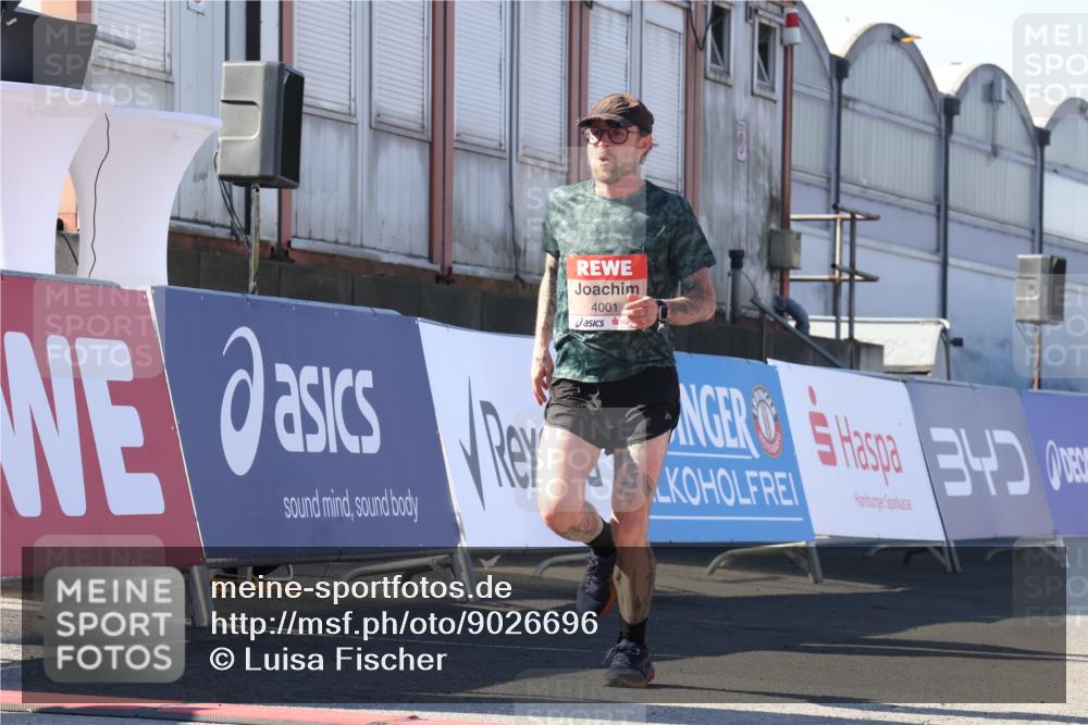 03.10.2025 - Köhlbrandbrückenlauf Luisa Fischer http://msf.ph/oto/9026696 03.10.2025 12:55:40 Ziel 4001, 4089, 4104, 4233, 4594, 6091, 6100, 6762 meine-sportfotos.de