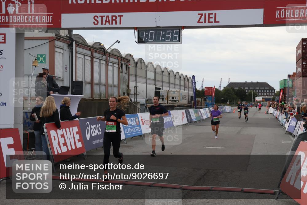 03.10.2025 - Köhlbrandbrückenlauf Julia Fischer http://msf.ph/oto/9026697 03.10.2025 16:01:36 Ziel 7144, 7266, 7320, 7342, 7364, 7372, 7965, 8800, 8807, 8990, 9129 meine-sportfotos.de