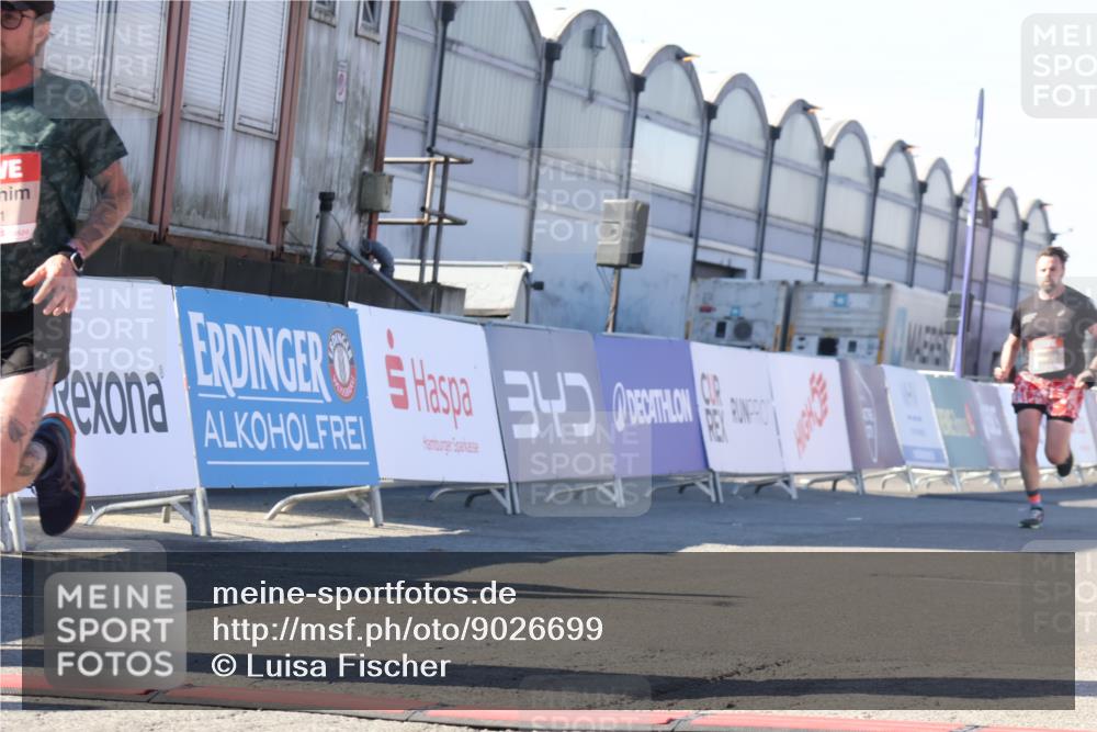 03.10.2025 - Köhlbrandbrückenlauf Luisa Fischer http://msf.ph/oto/9026699 03.10.2025 12:55:41 Ziel 4001, 4104, 4233, 4594, 6100, 6762 meine-sportfotos.de