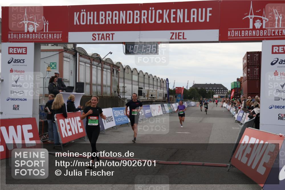 03.10.2025 - Köhlbrandbrückenlauf Julia Fischer http://msf.ph/oto/9026701 03.10.2025 16:01:36 Ziel 7144, 7266, 7320, 7342, 7364, 7372, 7965, 8800, 8807, 8990, 9129 meine-sportfotos.de