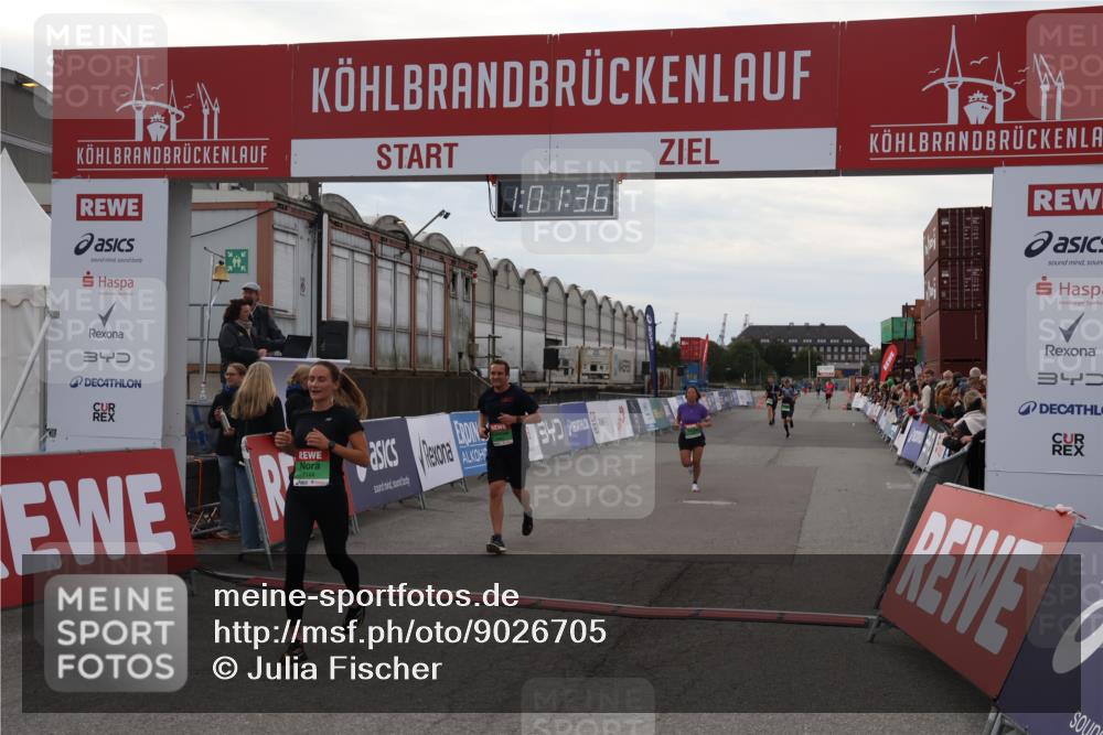 03.10.2025 - Köhlbrandbrückenlauf Julia Fischer http://msf.ph/oto/9026705 03.10.2025 16:01:36 Ziel 7144, 7266, 7320, 7342, 7364, 7372, 7965, 8800, 8807, 8990, 9129 meine-sportfotos.de