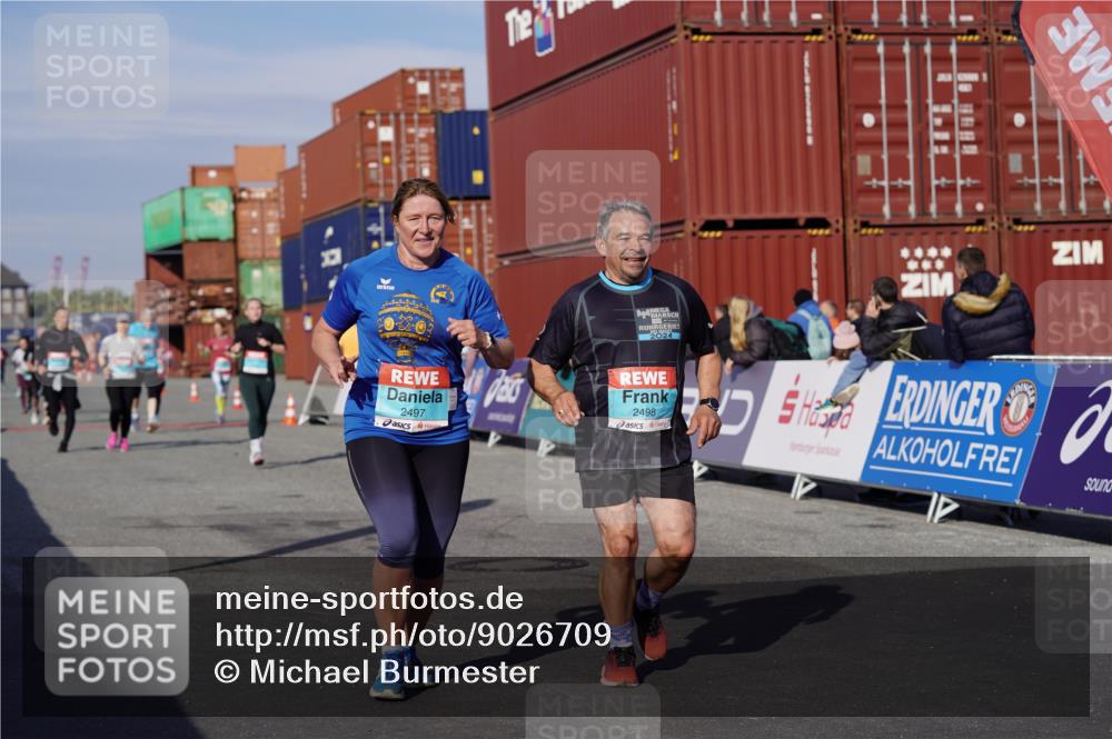 03.10.2025 - Köhlbrandbrückenlauf Michael Burmester http://msf.ph/oto/9026709 03.10.2025 10:30:21 Ziel 2037, 2267, 2342, 2343, 2386, 2497, 2498, 2726, 2727, 3657 meine-sportfotos.de