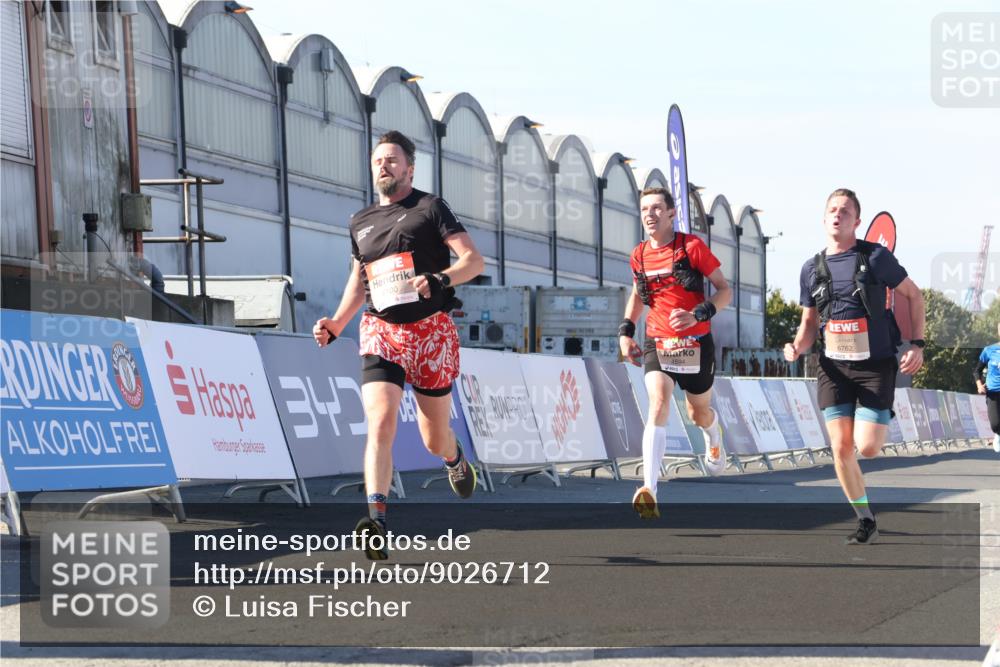 03.10.2025 - Köhlbrandbrückenlauf Luisa Fischer http://msf.ph/oto/9026712 03.10.2025 12:55:43 Ziel 4001, 4104, 4594, 6100, 6762 meine-sportfotos.de