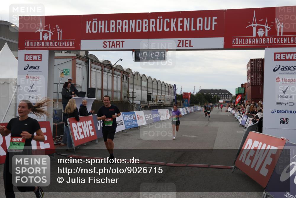 03.10.2025 - Köhlbrandbrückenlauf Julia Fischer http://msf.ph/oto/9026715 03.10.2025 16:01:37 Ziel 7144, 7266, 7320, 7342, 7364, 7372, 7805, 8800, 8807, 8990, 9129 meine-sportfotos.de