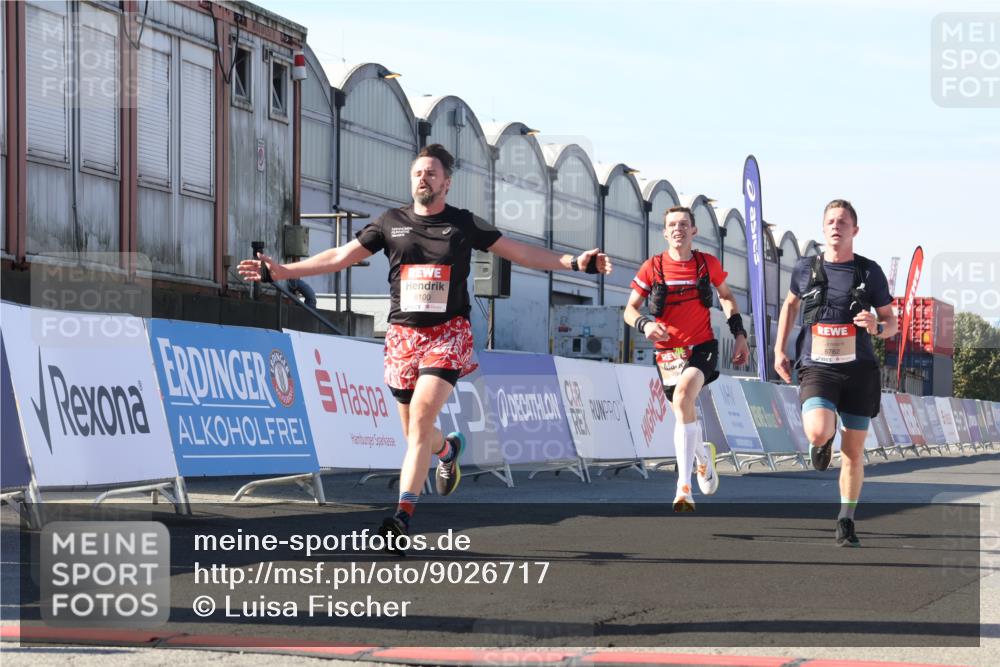 03.10.2025 - Köhlbrandbrückenlauf Luisa Fischer http://msf.ph/oto/9026717 03.10.2025 12:55:43 Ziel 4001, 4104, 4594, 6100, 6762 meine-sportfotos.de