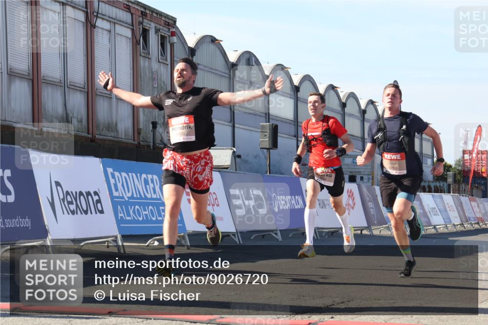 03.10.2025 - Köhlbrandbrückenlauf Luisa Fischer http://msf.ph/oto/9026720 03.10.2025 12:55:43 Ziel 4001, 4104, 4594, 6100, 6762 meine-sportfotos.de