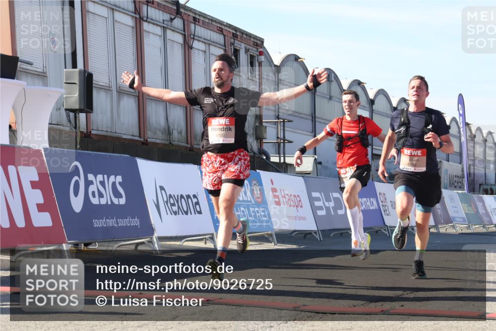 03.10.2025 - Köhlbrandbrückenlauf Luisa Fischer http://msf.ph/oto/9026725 03.10.2025 12:55:44 Ziel 4001, 4104, 4594, 6100, 6480, 6762 meine-sportfotos.de