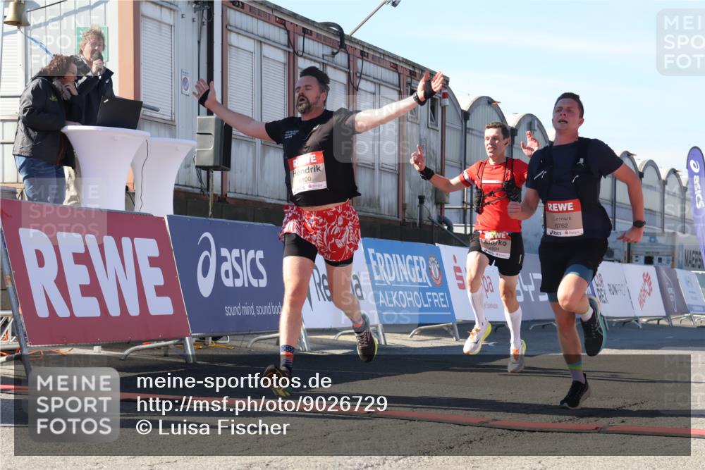 03.10.2025 - Köhlbrandbrückenlauf Luisa Fischer http://msf.ph/oto/9026729 03.10.2025 12:55:44 Ziel 4001, 4104, 4594, 6100, 6480, 6762 meine-sportfotos.de