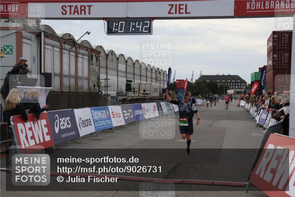 03.10.2025 - Köhlbrandbrückenlauf Julia Fischer http://msf.ph/oto/9026731 03.10.2025 16:01:42 Ziel 7144, 7266, 7320, 7805, 8800, 8990, 9453 meine-sportfotos.de