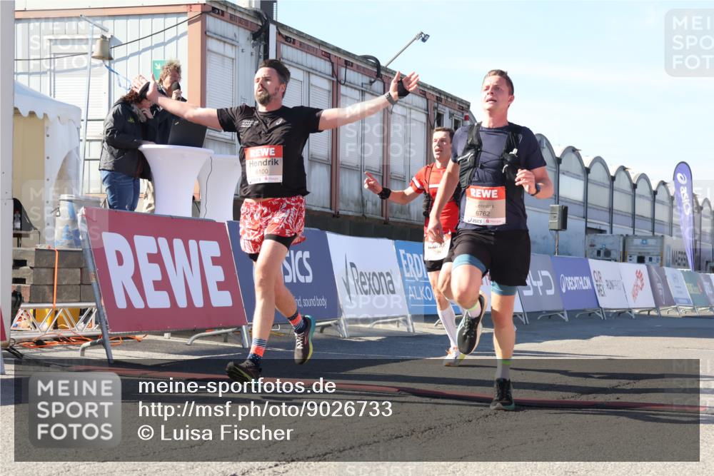 03.10.2025 - Köhlbrandbrückenlauf Luisa Fischer http://msf.ph/oto/9026733 03.10.2025 12:55:44 Ziel 4001, 4104, 4594, 6100, 6480, 6762 meine-sportfotos.de