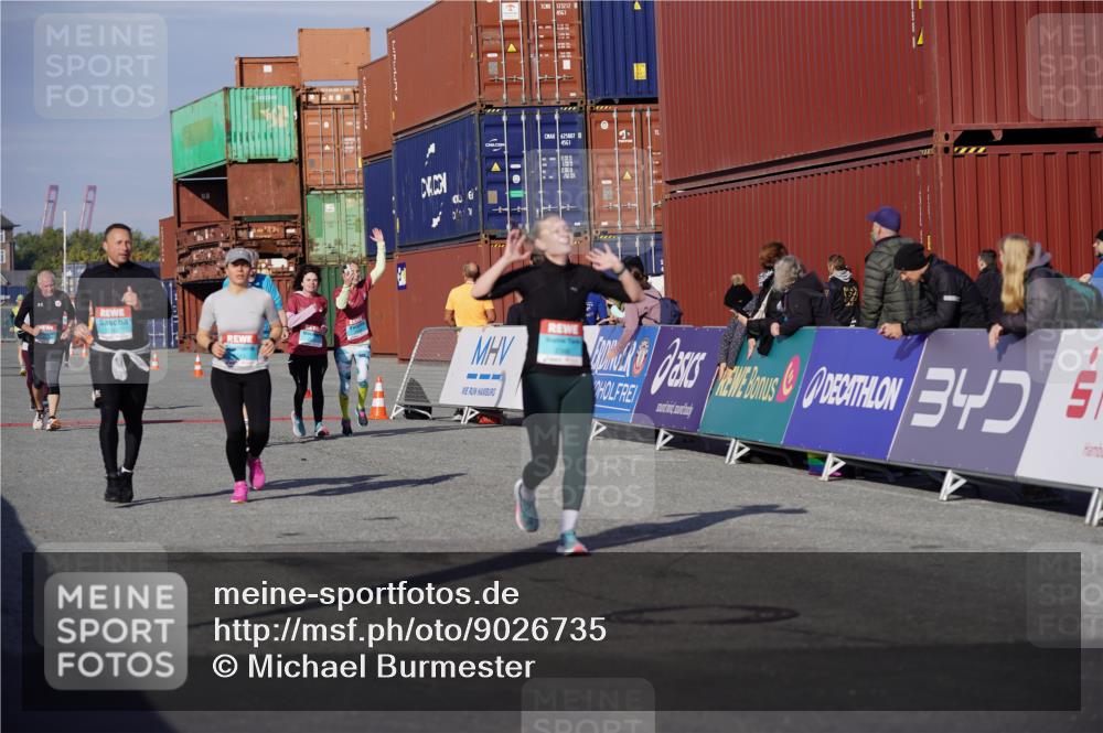 03.10.2025 - Köhlbrandbrückenlauf Michael Burmester http://msf.ph/oto/9026735 03.10.2025 10:30:23 Ziel 2037, 2267, 2342, 2343, 2386, 2497, 2498, 2533, 2554, 2726, 2727, 3129 meine-sportfotos.de