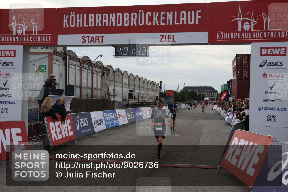 03.10.2025 - Köhlbrandbrückenlauf Julia Fischer http://msf.ph/oto/9026736 03.10.2025 16:01:43 Ziel 7144, 7805, 8800, 8990, 9453 meine-sportfotos.de