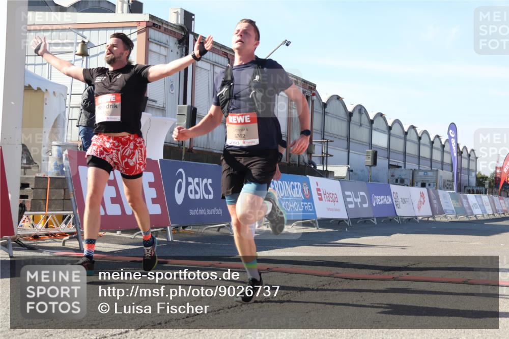 03.10.2025 - Köhlbrandbrückenlauf Luisa Fischer http://msf.ph/oto/9026737 03.10.2025 12:55:45 Ziel 4001, 4594, 6100, 6480, 6762 meine-sportfotos.de