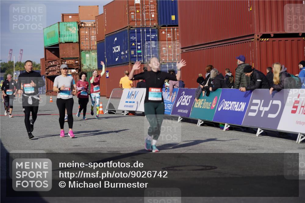03.10.2025 - Köhlbrandbrückenlauf Michael Burmester http://msf.ph/oto/9026742 03.10.2025 10:30:23 Ziel 2037, 2267, 2342, 2343, 2386, 2497, 2498, 2533, 2554, 2726, 2727, 3129 meine-sportfotos.de