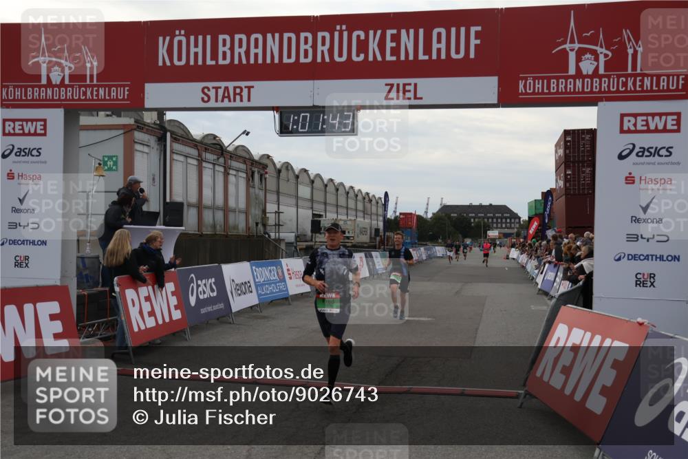 03.10.2025 - Köhlbrandbrückenlauf Julia Fischer http://msf.ph/oto/9026743 03.10.2025 16:01:44 Ziel 7144, 7805, 8800, 8990, 9453 meine-sportfotos.de