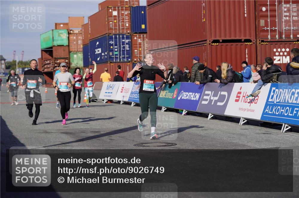 03.10.2025 - Köhlbrandbrückenlauf Michael Burmester http://msf.ph/oto/9026749 03.10.2025 10:30:24 Ziel 2037, 2267, 2342, 2343, 2386, 2498, 2533, 2554, 2726, 2727, 3129 meine-sportfotos.de