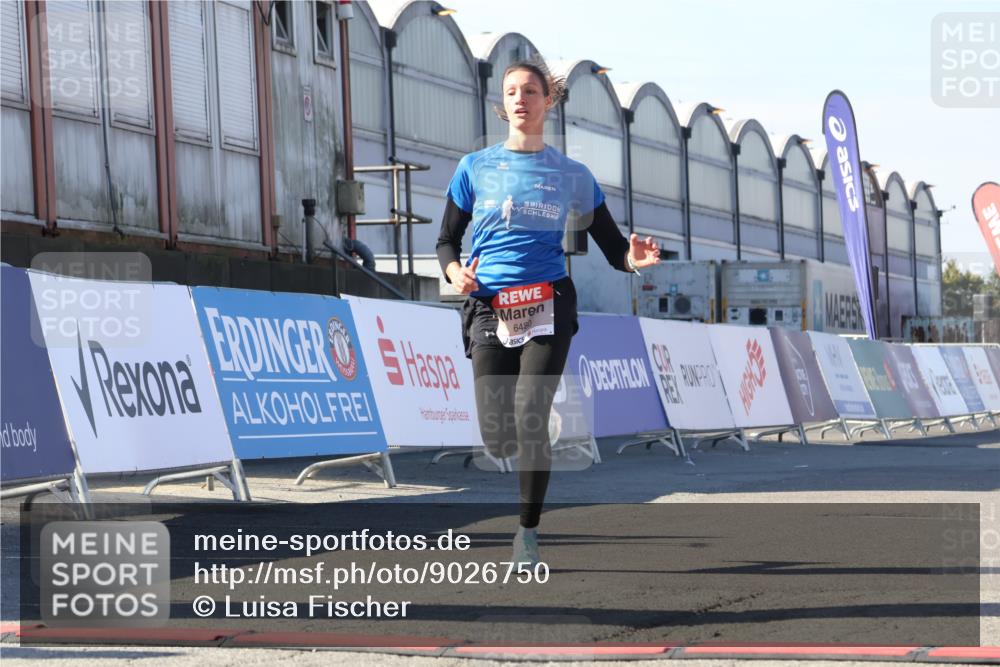 03.10.2025 - Köhlbrandbrückenlauf Luisa Fischer http://msf.ph/oto/9026750 03.10.2025 12:55:49 Ziel 4001, 4594, 6100, 6480, 6762 meine-sportfotos.de