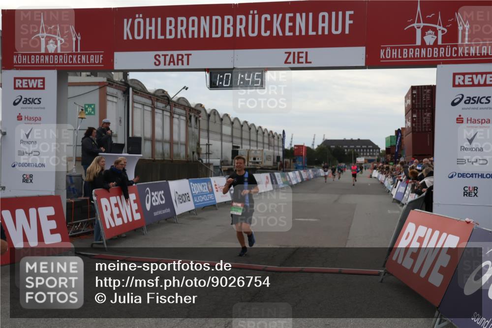03.10.2025 - Köhlbrandbrückenlauf Julia Fischer http://msf.ph/oto/9026754 03.10.2025 16:01:45 Ziel 7144, 7805, 8800, 8990, 9453 meine-sportfotos.de