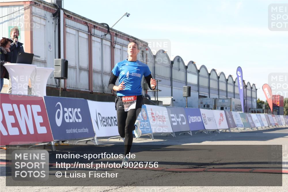03.10.2025 - Köhlbrandbrückenlauf Luisa Fischer http://msf.ph/oto/9026756 03.10.2025 12:55:50 Ziel 4001, 4594, 6100, 6480, 6762 meine-sportfotos.de