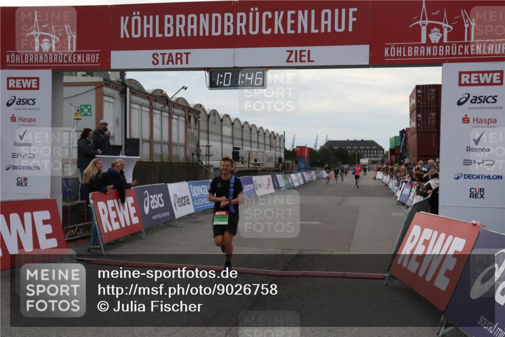 03.10.2025 - Köhlbrandbrückenlauf Julia Fischer http://msf.ph/oto/9026758 03.10.2025 16:01:46 Ziel 7805, 8800, 8990, 9453 meine-sportfotos.de