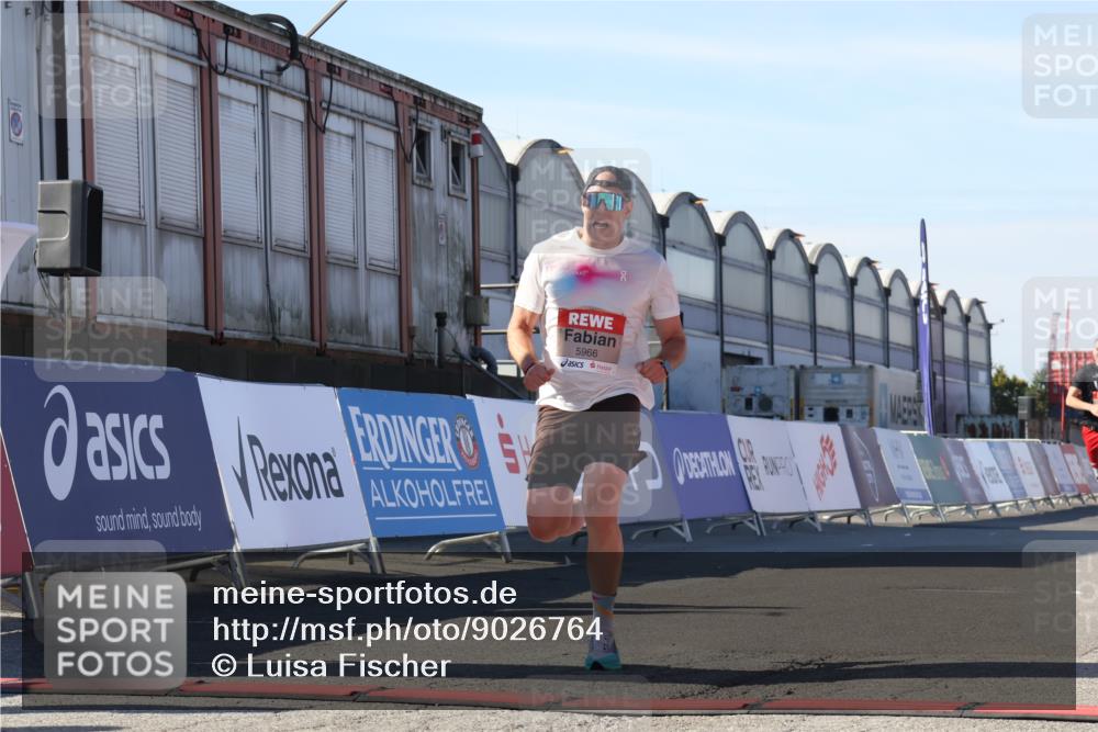 03.10.2025 - Köhlbrandbrückenlauf Luisa Fischer http://msf.ph/oto/9026764 03.10.2025 12:55:57 Ziel 5966, 6480, 6778 meine-sportfotos.de