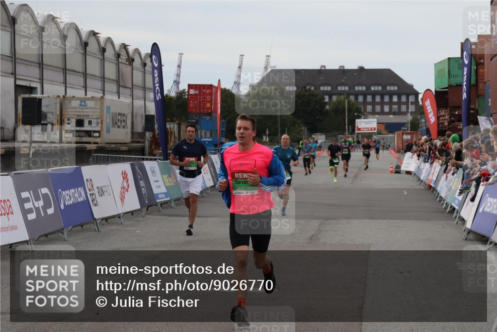 03.10.2025 - Köhlbrandbrückenlauf Julia Fischer http://msf.ph/oto/9026770 03.10.2025 16:01:54 Ziel 7204, 9145, 9192, 9324, 9453 meine-sportfotos.de
