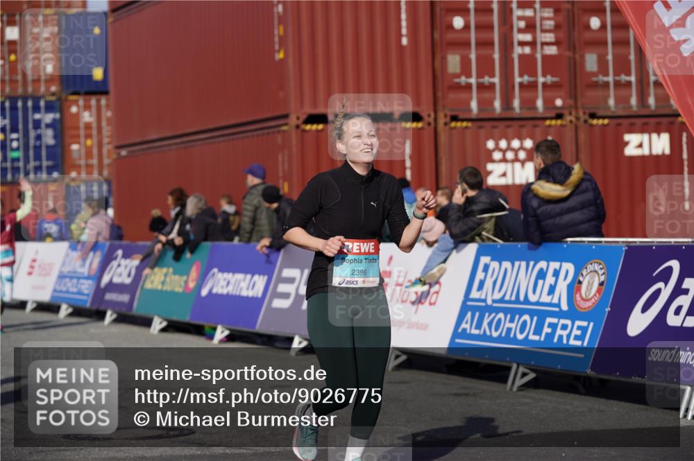 03.10.2025 - Köhlbrandbrückenlauf Michael Burmester http://msf.ph/oto/9026775 03.10.2025 10:30:25 Ziel 2037, 2342, 2343, 2386, 2533, 2554, 3129 meine-sportfotos.de