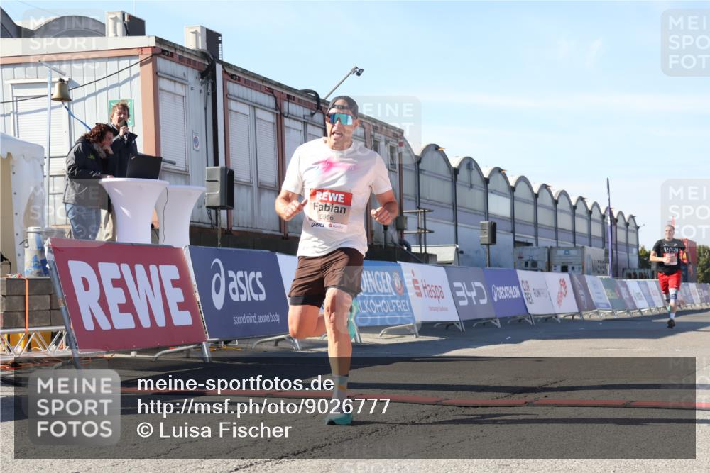 03.10.2025 - Köhlbrandbrückenlauf Luisa Fischer http://msf.ph/oto/9026777 03.10.2025 12:55:58 Ziel 5966, 6480, 6778 meine-sportfotos.de