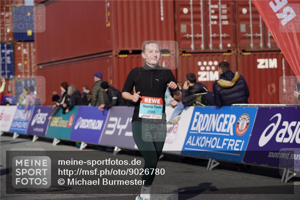 03.10.2025 - Köhlbrandbrückenlauf Michael Burmester http://msf.ph/oto/9026780 03.10.2025 10:30:25 Ziel 2037, 2342, 2343, 2386, 2533, 2554, 3129 meine-sportfotos.de