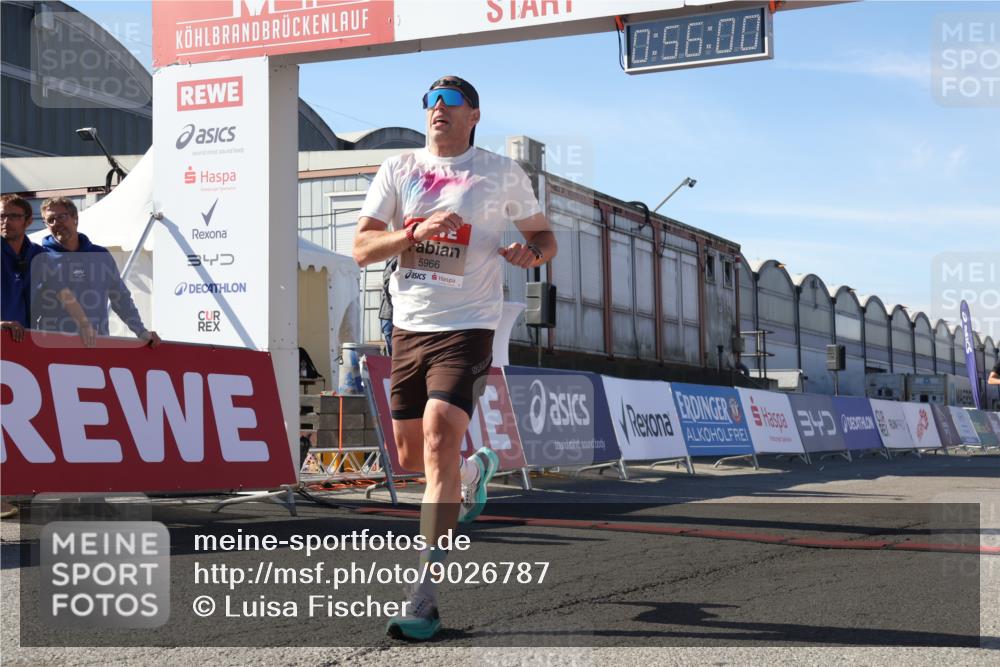 03.10.2025 - Köhlbrandbrückenlauf Luisa Fischer http://msf.ph/oto/9026787 03.10.2025 12:55:59 Ziel 5966, 6480, 6778 meine-sportfotos.de