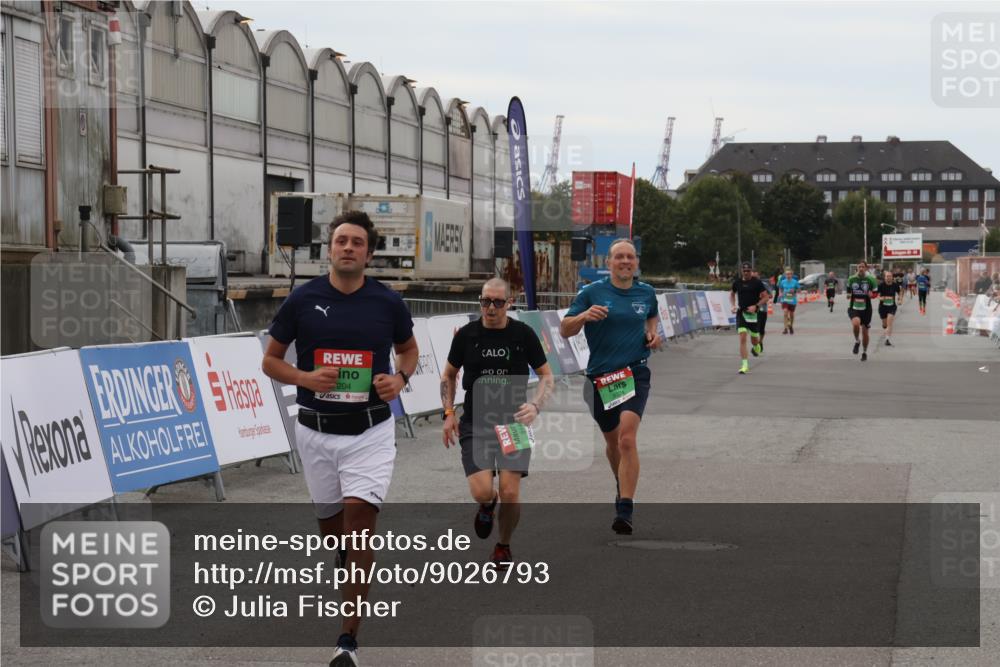 03.10.2025 - Köhlbrandbrückenlauf Julia Fischer http://msf.ph/oto/9026793 03.10.2025 16:01:58 Ziel 7204, 9145, 9192, 9324 meine-sportfotos.de