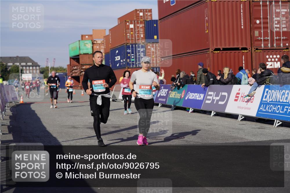 03.10.2025 - Köhlbrandbrückenlauf Michael Burmester http://msf.ph/oto/9026795 03.10.2025 10:30:26 Ziel 2037, 2063, 2342, 2343, 2386, 2441, 2533, 2554, 3129 meine-sportfotos.de