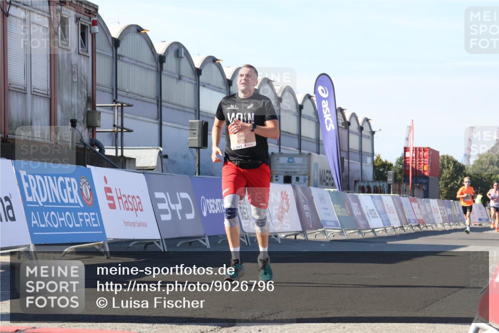 03.10.2025 - Köhlbrandbrückenlauf Luisa Fischer http://msf.ph/oto/9026796 03.10.2025 12:56:00 Ziel 5966, 6480, 6778 meine-sportfotos.de