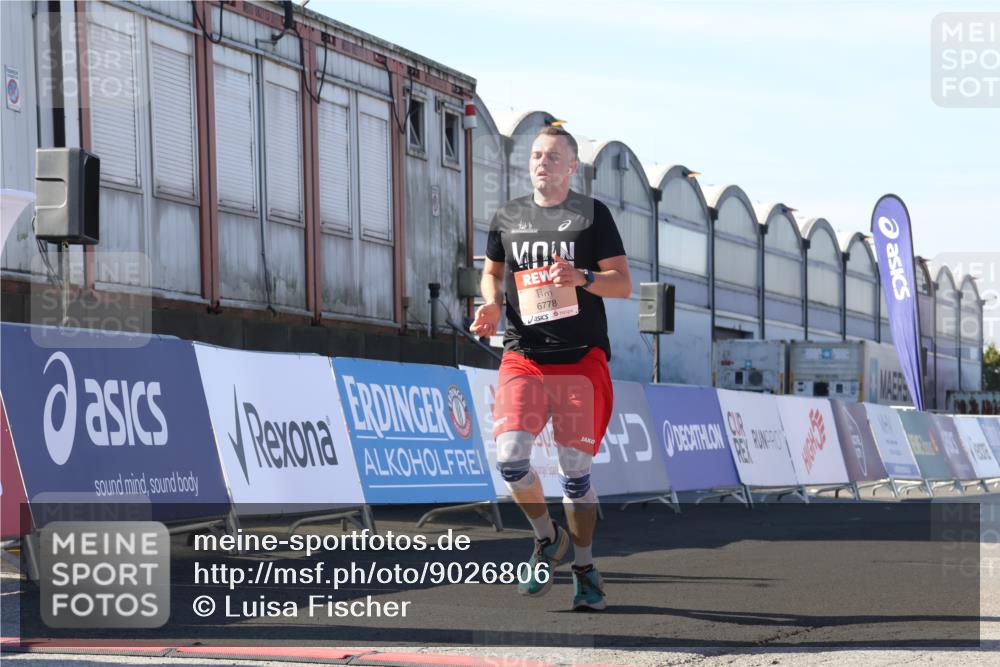 03.10.2025 - Köhlbrandbrückenlauf Luisa Fischer http://msf.ph/oto/9026806 03.10.2025 12:56:01 Ziel 5966, 6778 meine-sportfotos.de