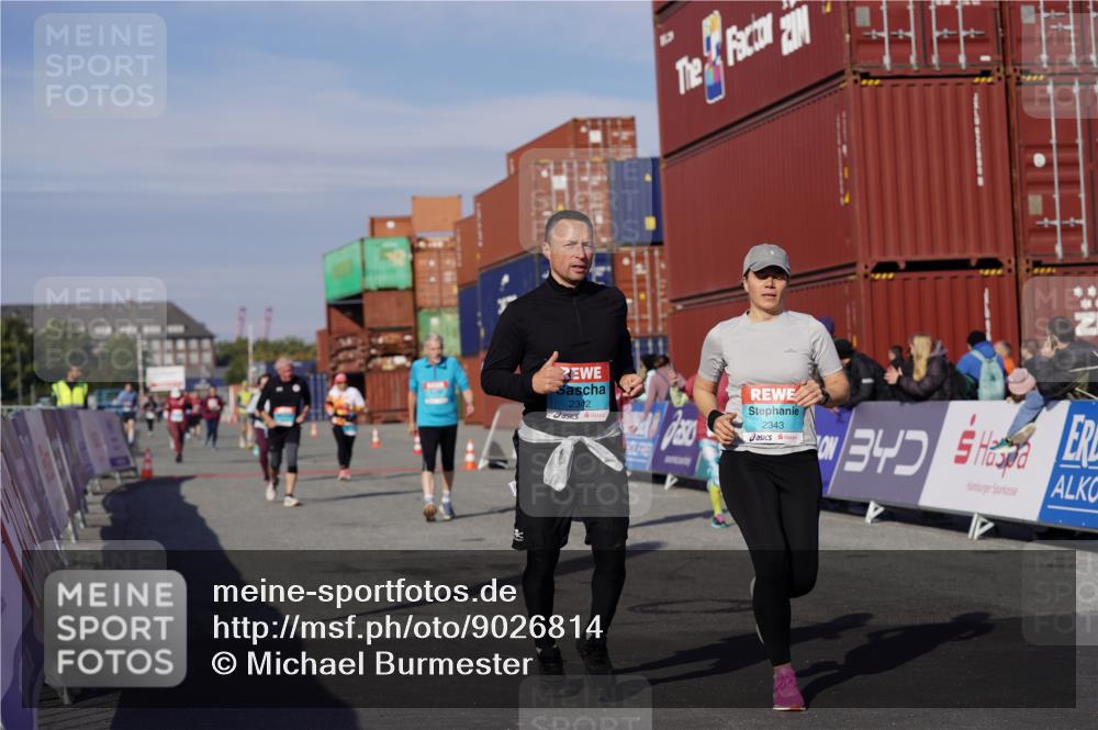 03.10.2025 - Köhlbrandbrückenlauf Michael Burmester http://msf.ph/oto/9026814 03.10.2025 10:30:27 Ziel 2037, 2063, 2342, 2343, 2386, 2441, 2533, 2554, 3129 meine-sportfotos.de