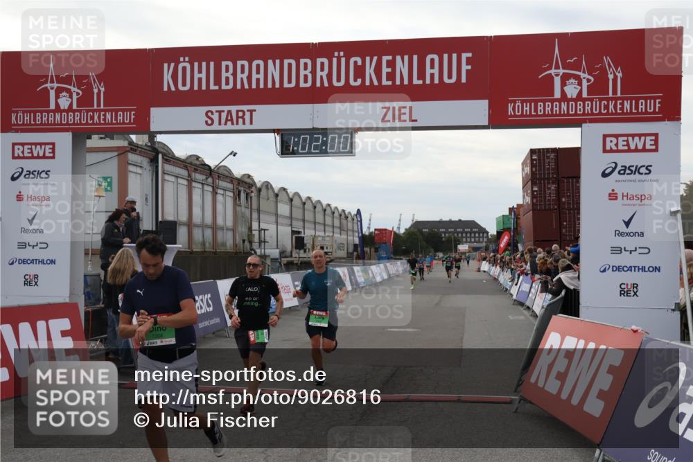 03.10.2025 - Köhlbrandbrückenlauf Julia Fischer http://msf.ph/oto/9026816 03.10.2025 16:02:01 Ziel 7204, 7299, 9145, 9192, 9324 meine-sportfotos.de