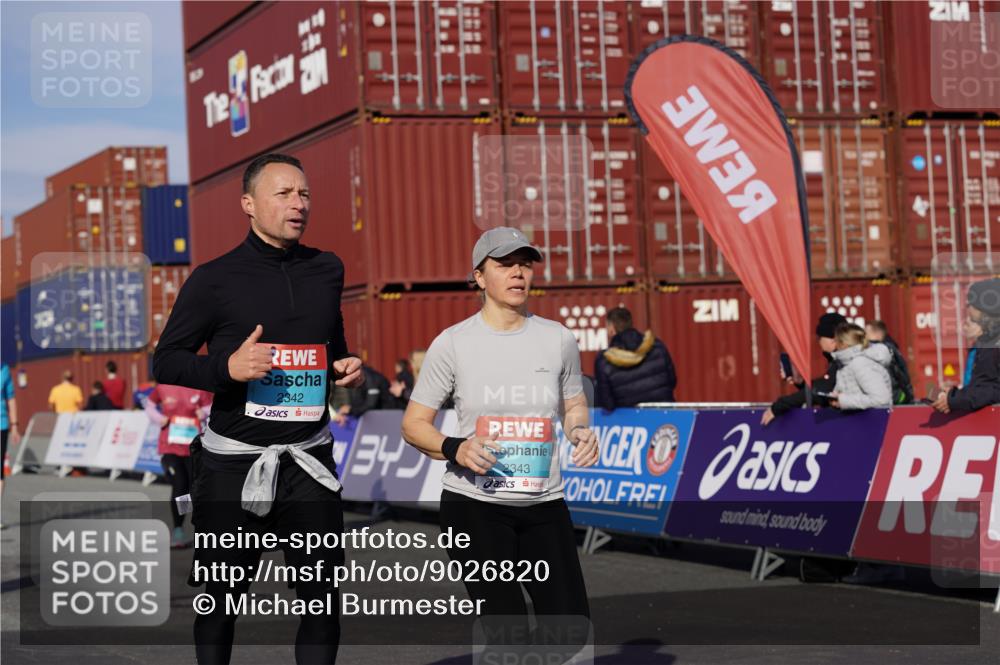 03.10.2025 - Köhlbrandbrückenlauf Michael Burmester http://msf.ph/oto/9026820 03.10.2025 10:30:28 Ziel 2037, 2063, 2342, 2343, 2386, 2441, 2533, 2554, 3129 meine-sportfotos.de