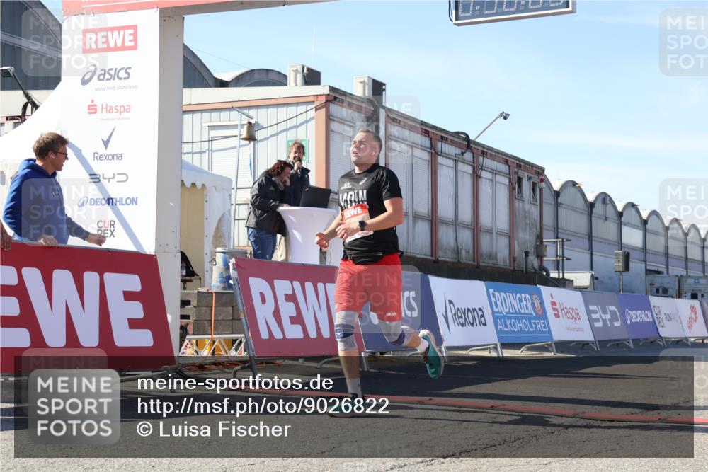 03.10.2025 - Köhlbrandbrückenlauf Luisa Fischer http://msf.ph/oto/9026822 03.10.2025 12:56:02 Ziel 5966, 6778 meine-sportfotos.de
