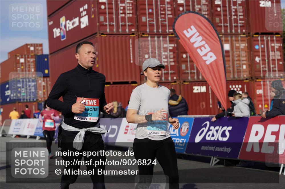 03.10.2025 - Köhlbrandbrückenlauf Michael Burmester http://msf.ph/oto/9026824 03.10.2025 10:30:28 Ziel 2037, 2063, 2342, 2343, 2386, 2441, 2533, 2554, 3129 meine-sportfotos.de