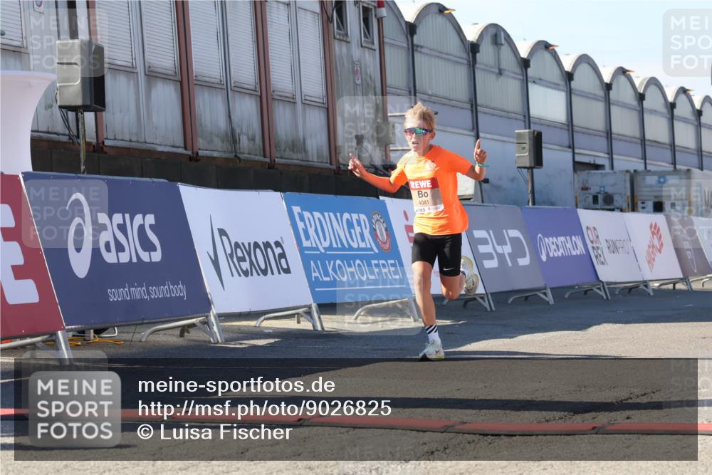 03.10.2025 - Köhlbrandbrückenlauf Luisa Fischer http://msf.ph/oto/9026825 03.10.2025 12:56:08 Ziel 4041, 4114, 4123, 5966, 6206, 6489, 6495, 6778 meine-sportfotos.de
