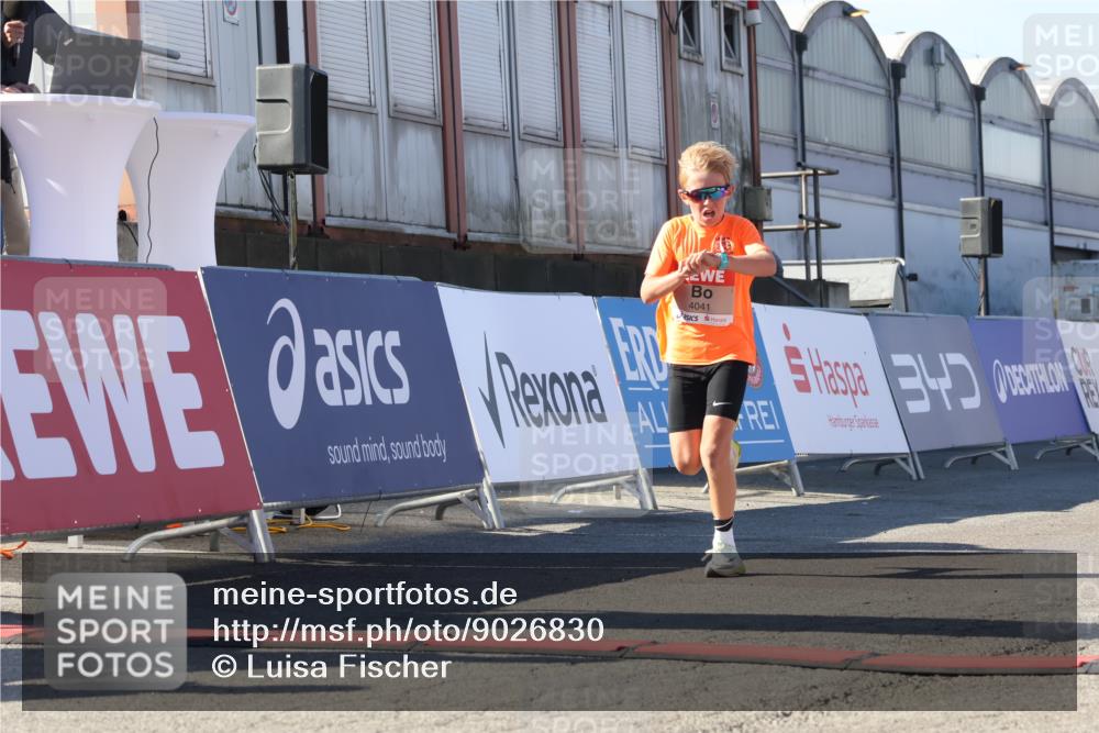 03.10.2025 - Köhlbrandbrückenlauf Luisa Fischer http://msf.ph/oto/9026830 03.10.2025 12:56:08 Ziel 4041, 4114, 4123, 5966, 6206, 6489, 6495, 6778 meine-sportfotos.de