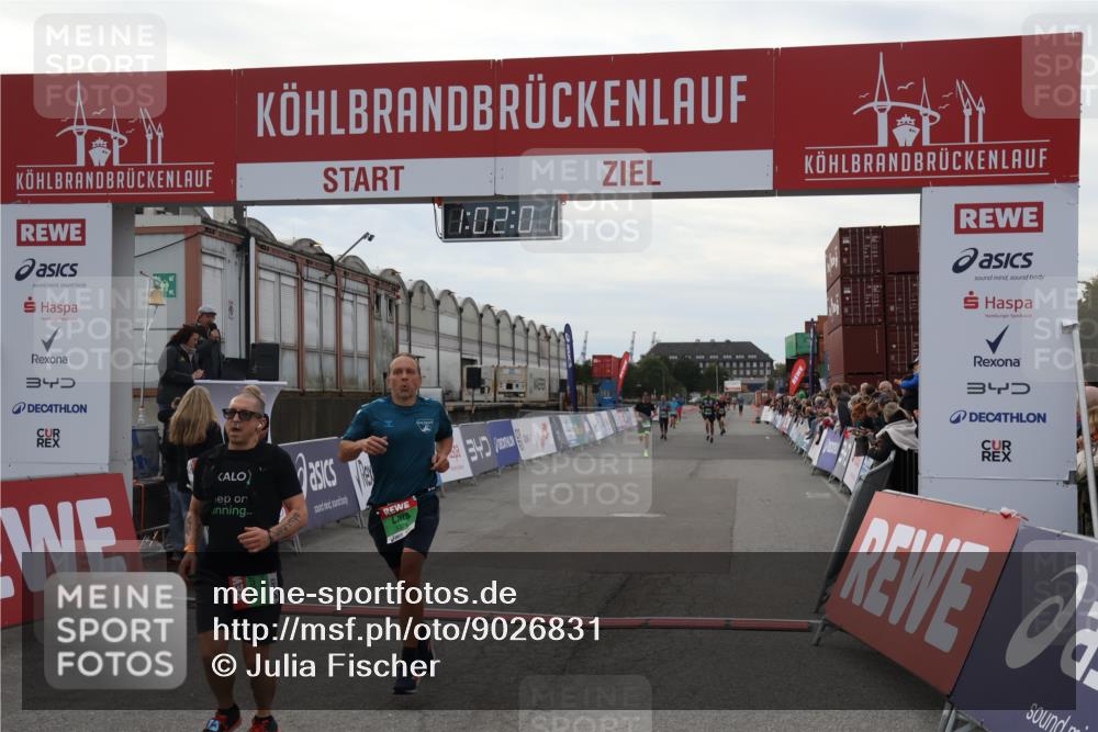 03.10.2025 - Köhlbrandbrückenlauf Julia Fischer http://msf.ph/oto/9026831 03.10.2025 16:02:02 Ziel 7204, 7299, 9145, 9192, 9324 meine-sportfotos.de