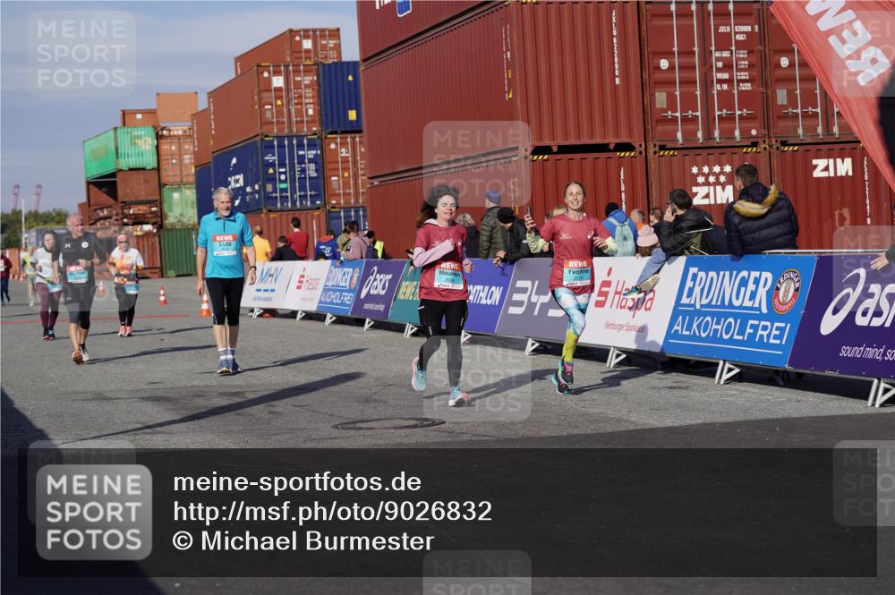 03.10.2025 - Köhlbrandbrückenlauf Michael Burmester http://msf.ph/oto/9026832 03.10.2025 10:30:29 Ziel 2037, 2063, 2342, 2343, 2386, 2441, 2533, 2554, 3129 meine-sportfotos.de