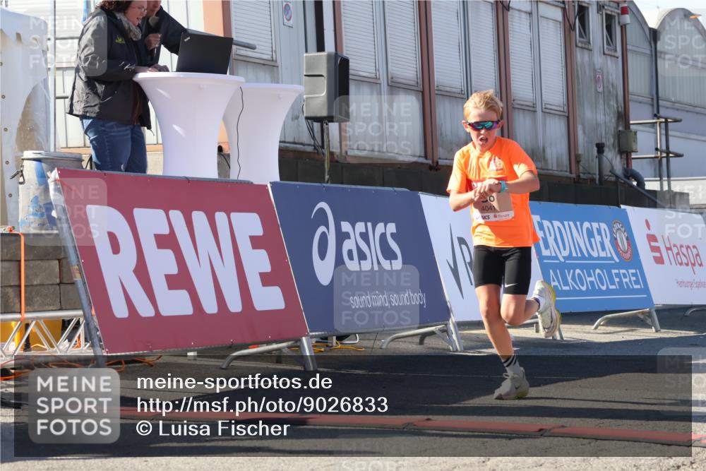 03.10.2025 - Köhlbrandbrückenlauf Luisa Fischer http://msf.ph/oto/9026833 03.10.2025 12:56:08 Ziel 4041, 4114, 4123, 5966, 6206, 6489, 6495, 6778 meine-sportfotos.de