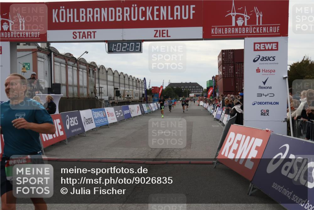 03.10.2025 - Köhlbrandbrückenlauf Julia Fischer http://msf.ph/oto/9026835 03.10.2025 16:02:03 Ziel 7204, 7299, 9145, 9192, 9324 meine-sportfotos.de